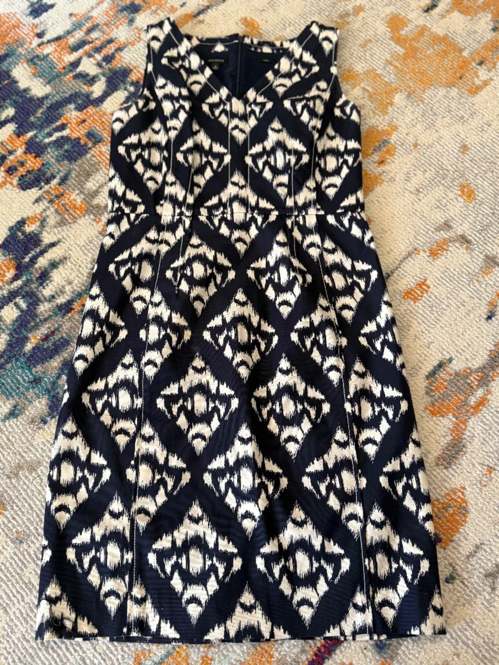 Talbots chic Sheath Dress V-Neck Stretch Lined Geometric Tank size 8 navy ecru